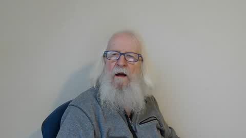 Snapshot of onanister chatting on December 28, 8:05 am Somewhere over the rainbow online show from December 28, 8:05 am