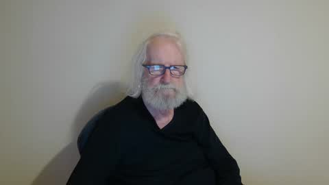 Snapshot of onanister chatting on January 1, 8:58 pm Somewhere over the rainbow online show from January 1, 8:58 pm