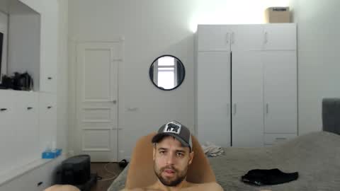 onebestlover online show from March 28, 11:10 am