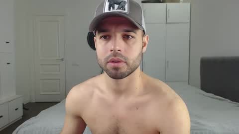 onebestlover online show from March 5, 9:05 am