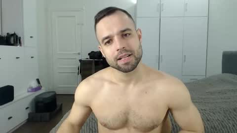 onebestlover online show from April 28, 7:35 am