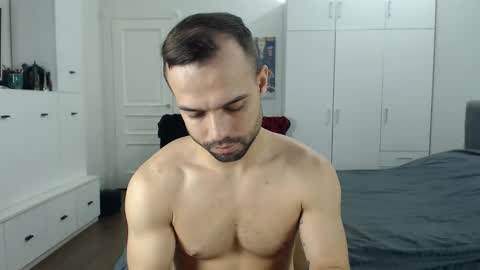 onebestlover online show from May 13, 7:38 am