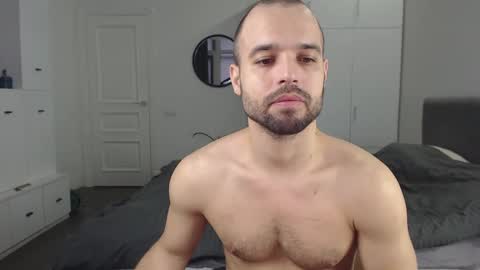 onebestlover online show from February 5, 7:50 am