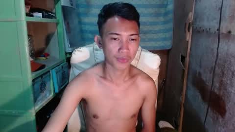 Snapshot of onebigloadxxx chatting on December 27, 9:28 am Wyn Will serve you and be your slave online show from December 27, 9:28 am