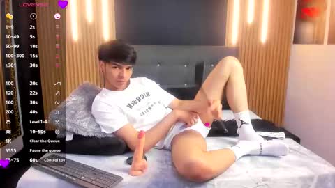 Snapshot of onlyjos_ chatting on October 10, 8:13 pm Josh -  Schedule 1400 - 2200 online show from October 10, 8:13 pm