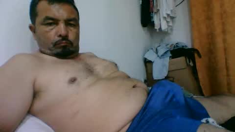 oscarjhe3512 online show from April 22, 1:12 am