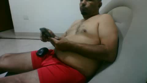 oscarjhe3512 online show from February 28, 1:59 am