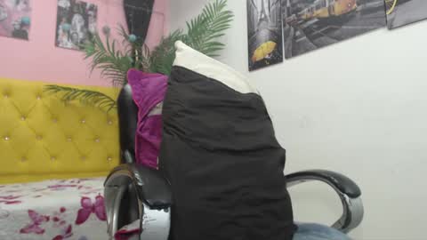 Snapshot of oso_gael chatting on December 21, 6:02 pm Bear Gael online show from December 21, 6:02 pm