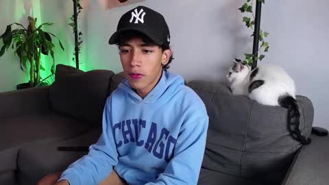 ostin 18hot online show from December 13, 1:26 am