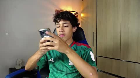 ostin 18hot online show from December 19, 12:45 am