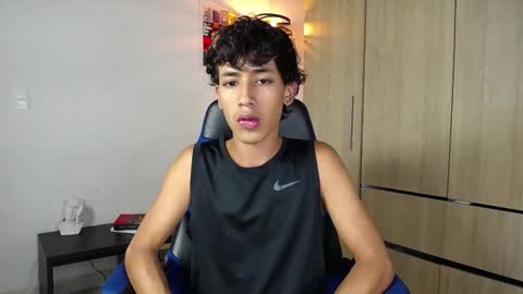 ostin 18hot online show from December 18, 2:32 am