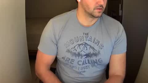 Snapshot of outside1991 chatting on December 30, 7:04 am outside1991 online show from December 30, 7:04 am