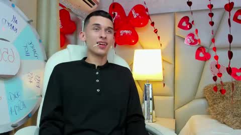 owen_stone1 online show from February 22, 7:01 am