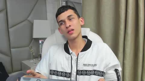 owen_stone1 online show from March 11, 11:23 am