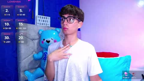 Snapshot of owenblue__ chatting on December 7, 7:38 am Owen  Independent model  online show from December 7, 7:38 am