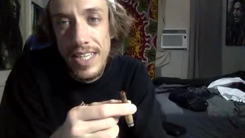 Snapshot of oystersbaby562 chatting on October 28, 4:26 am Frankie Oysters online show from October 28, 4:26 am