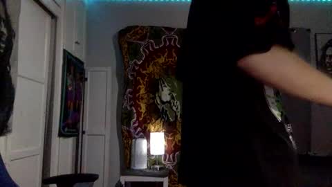 Snapshot of oystersbaby562 chatting on October 13, 9:26 am Frankie Oysters online show from October 13, 9:26 am