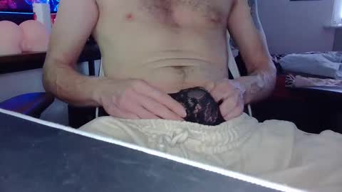 Snapshot of paddy22hh chatting on October 19, 12:52 pm paddy22hh online show from October 19, 12:52 pm