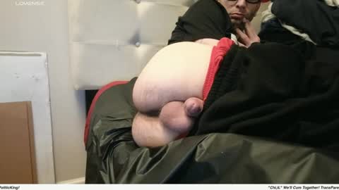 Snapshot of pantslesstraveler_plt chatting on February 22, 9:01 am PantsLessTraveler online show from February 22, 9:01 am