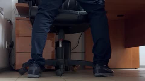 Snapshot of pantyhoselover8den chatting on September 9, 6:02 am Pantyhose Lover online show from September 9, 6:02 am