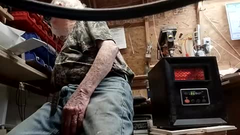 Snapshot of papajb70 chatting on February 14, 4:47 am papajb70 online show from February 14, 4:47 am