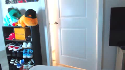 Snapshot of papijakey chatting on October 7, 12:15 am  -- New Videos Down Below online show from October 7, 12:15 am