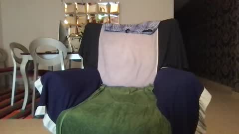 Paradise Bird01 online show from September 8, 4:06 pm