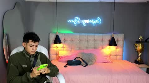 Ryan And Casper online show from December 5, 12:30 am