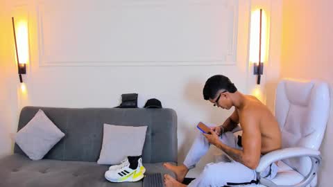 Ryan And Casper online show from January 8, 7:19 pm