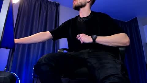 Paris online show from March 4, 1:01 am