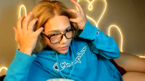 connie online show from December 11, 9:44 pm