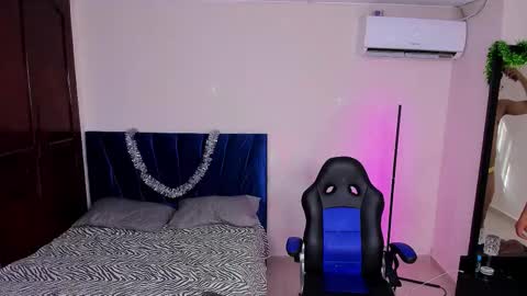 Paull George online show from December 18, 7:32 pm