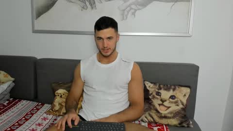 paulblack021 online show from December 7, 7:32 pm