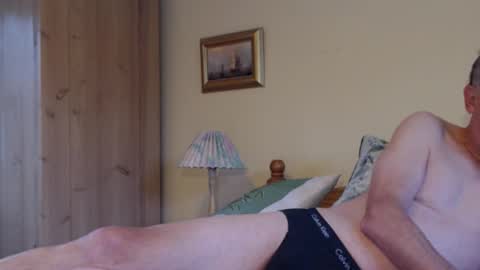 Snapshot of paullie2011 chatting on September 27, 8:23 am paullie2011 online show from September 27, 8:23 am