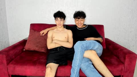 Snapshot of pelusos_mens chatting on January 28, 8:58 pm CAIN-19  ALLEN-18 RONALD-18 AUSTIN-18 MOD DANTE online show from January 28, 8:58 pm