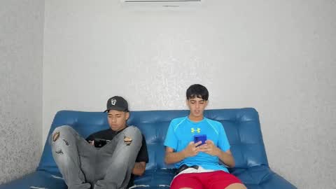 Snapshot of pelusos_mens chatting on December 10, 8:49 pm CAIN-19  ALLEN-18 RONALD-18 AUSTIN-18 MOD DANTE online show from December 10, 8:49 pm