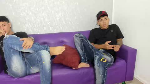 Snapshot of pelusos_mens chatting on December 12, 9:37 pm CAIN-19  ALLEN-18 RONALD-18 AUSTIN-18 MOD DANTE online show from December 12, 9:37 pm