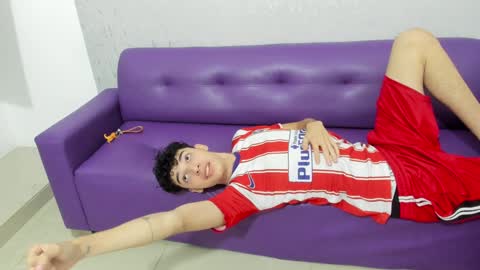 Snapshot of pelusos_mens chatting on December 13, 8:47 pm CAIN-19  ALLEN-18 RONALD-18 AUSTIN-18 MOD DANTE online show from December 13, 8:47 pm