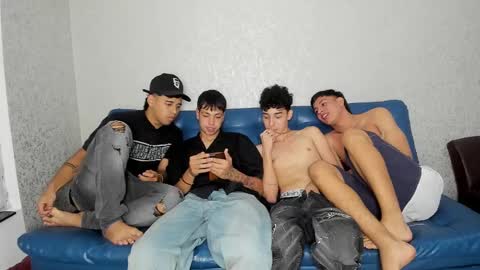 Snapshot of pelusos_mens chatting on December 11, 6:59 am CAIN-19  ALLEN-18 RONALD-18 AUSTIN-18 MOD DANTE online show from December 11, 6:59 am