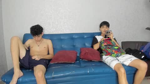 Snapshot of pelusos_mens chatting on December 9, 8:29 pm CAIN-19  ALLEN-18 RONALD-18 AUSTIN-18 MOD DANTE online show from December 9, 8:29 pm