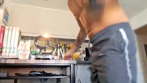 Snapshot of peterskinny24 chatting on February 22, 4:59 pm         ttps VF8L9ABFMref wl share online show from February 22, 4:59 pm