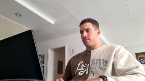 Snapshot of peterskinny24 chatting on February 17, 3:20 pm         ttps VF8L9ABFMref wl share online show from February 17, 3:20 pm