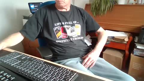 petitwilly online show from March 25, 9:24 am