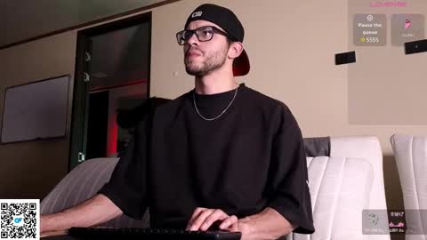 phantom_bigger1 online show from March 26, 10:14 pm