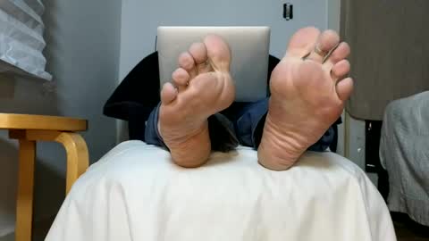 Snapshot of phattbooty80 chatting on December 13, 1:04 am TheSkyeWoods online show from December 13, 1:04 am