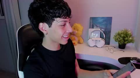 Phil.   INDEPENDENT MODEL online show from September 13, 1:28 am