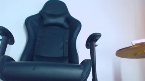 phlilloyhighclouds online show from February 3, 5:18 pm