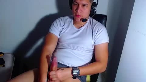 AdnierGnz online show from December 27, 11:17 am