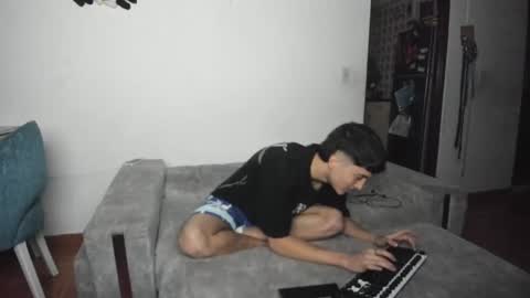 picaszomilos350 online show from December 18, 4:42 am