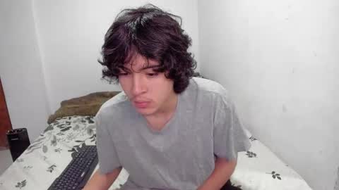 picaszomilos350 online show from November 12, 11:05 am